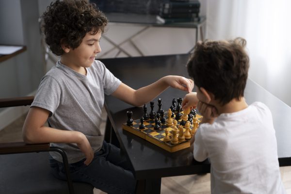 young-kids-playing-chess-together